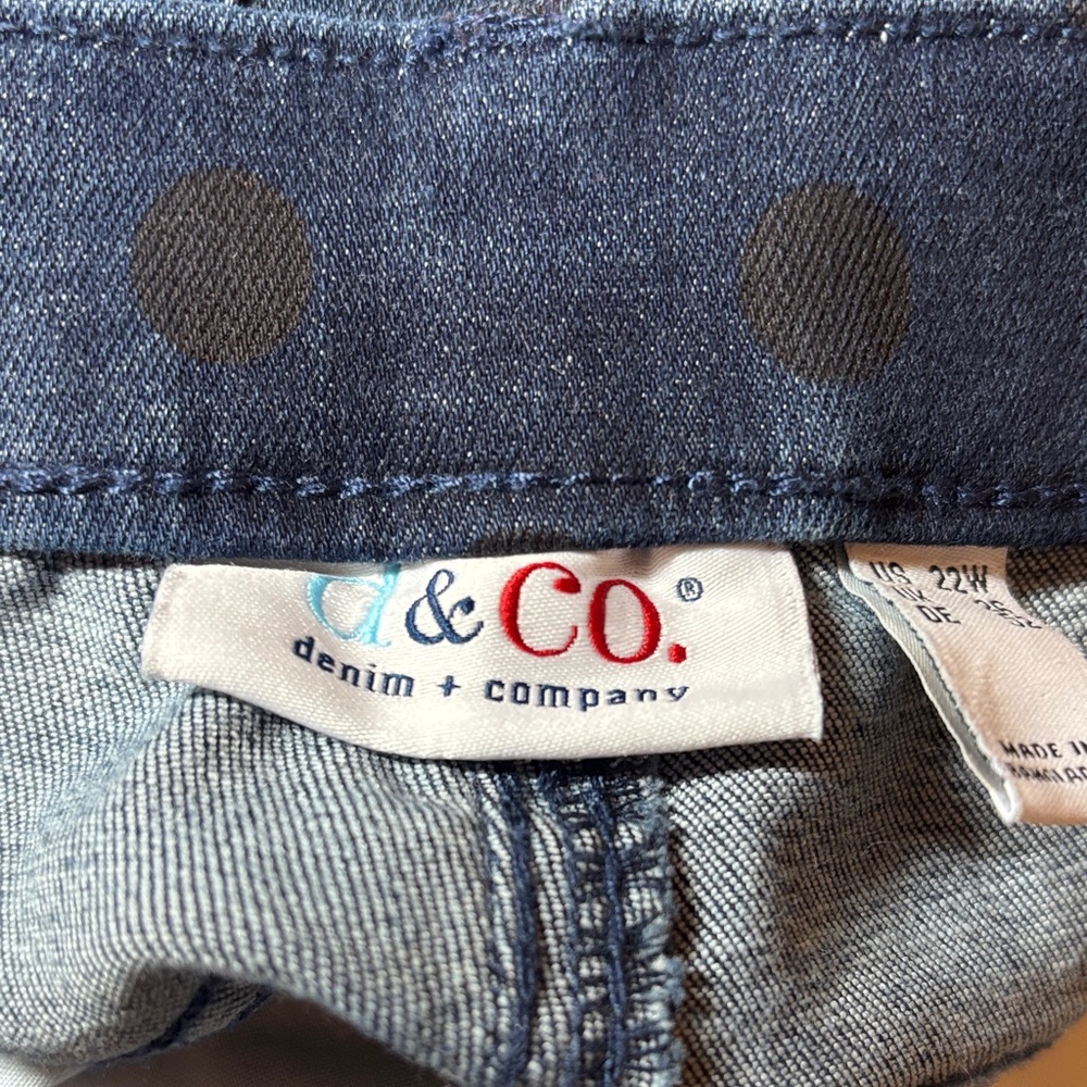 Denim&Co Classic Blue Denim with black polka dots. NWT. 30” inseam